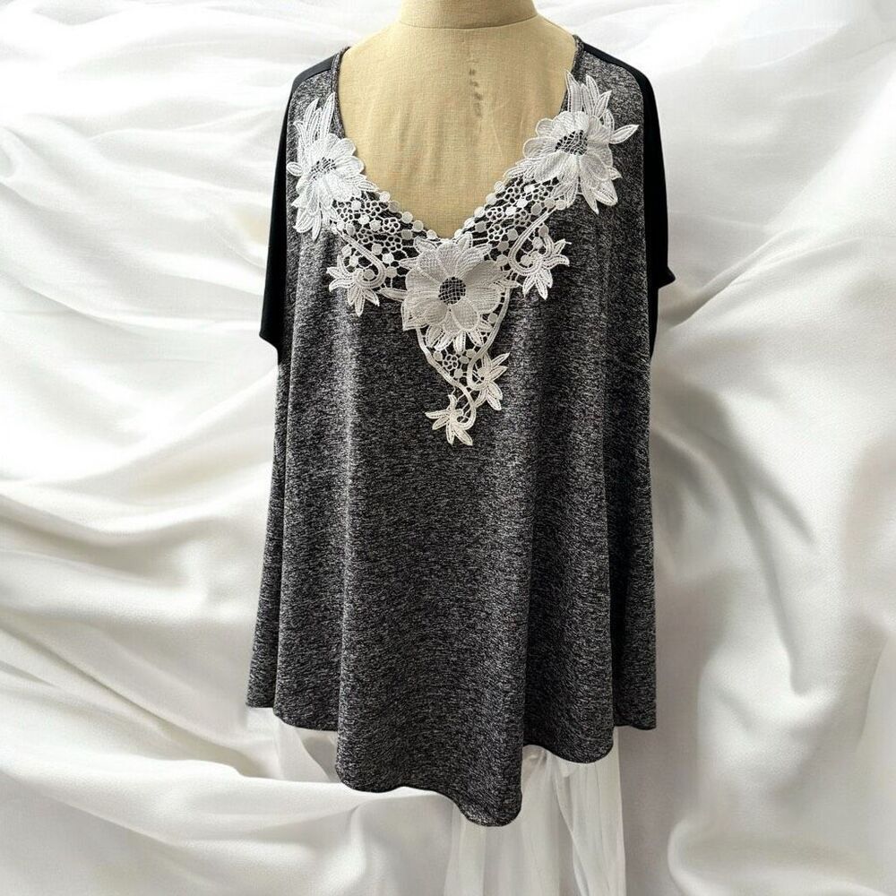 Classic Fashion Women’s T-shirt with Crocheted Collar / SZ: 3X / NWOT